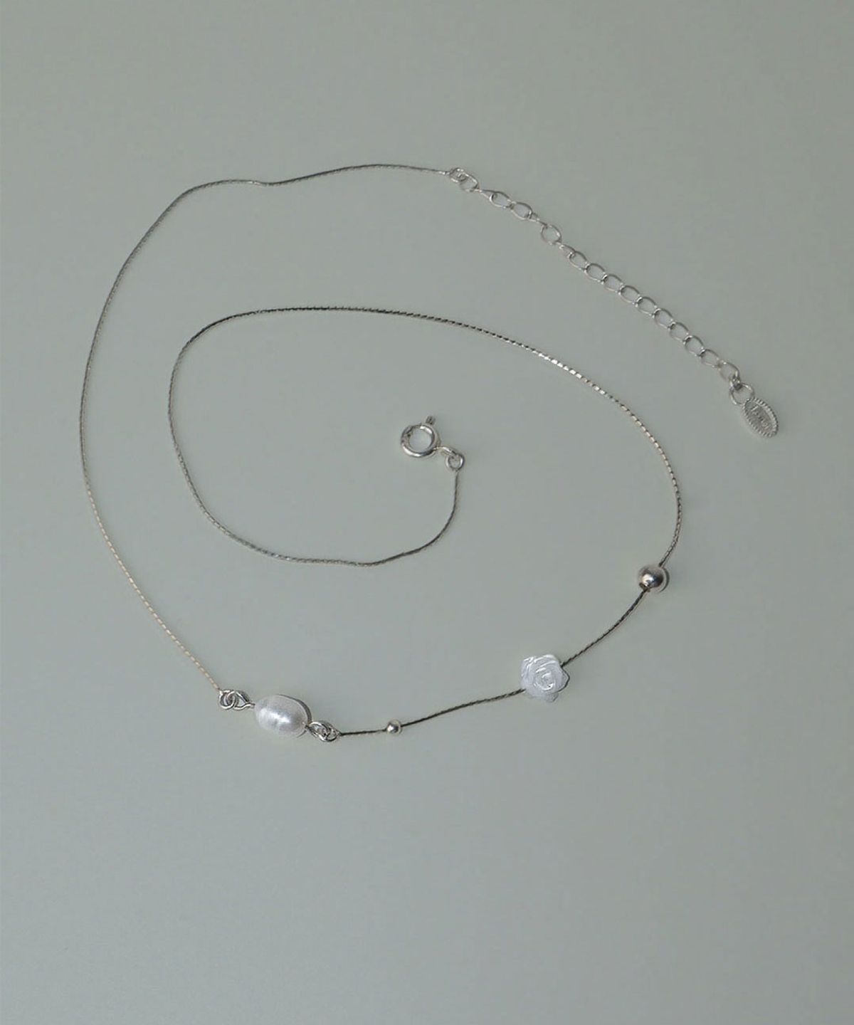 로아시(LOASI) rose petal trace necklace