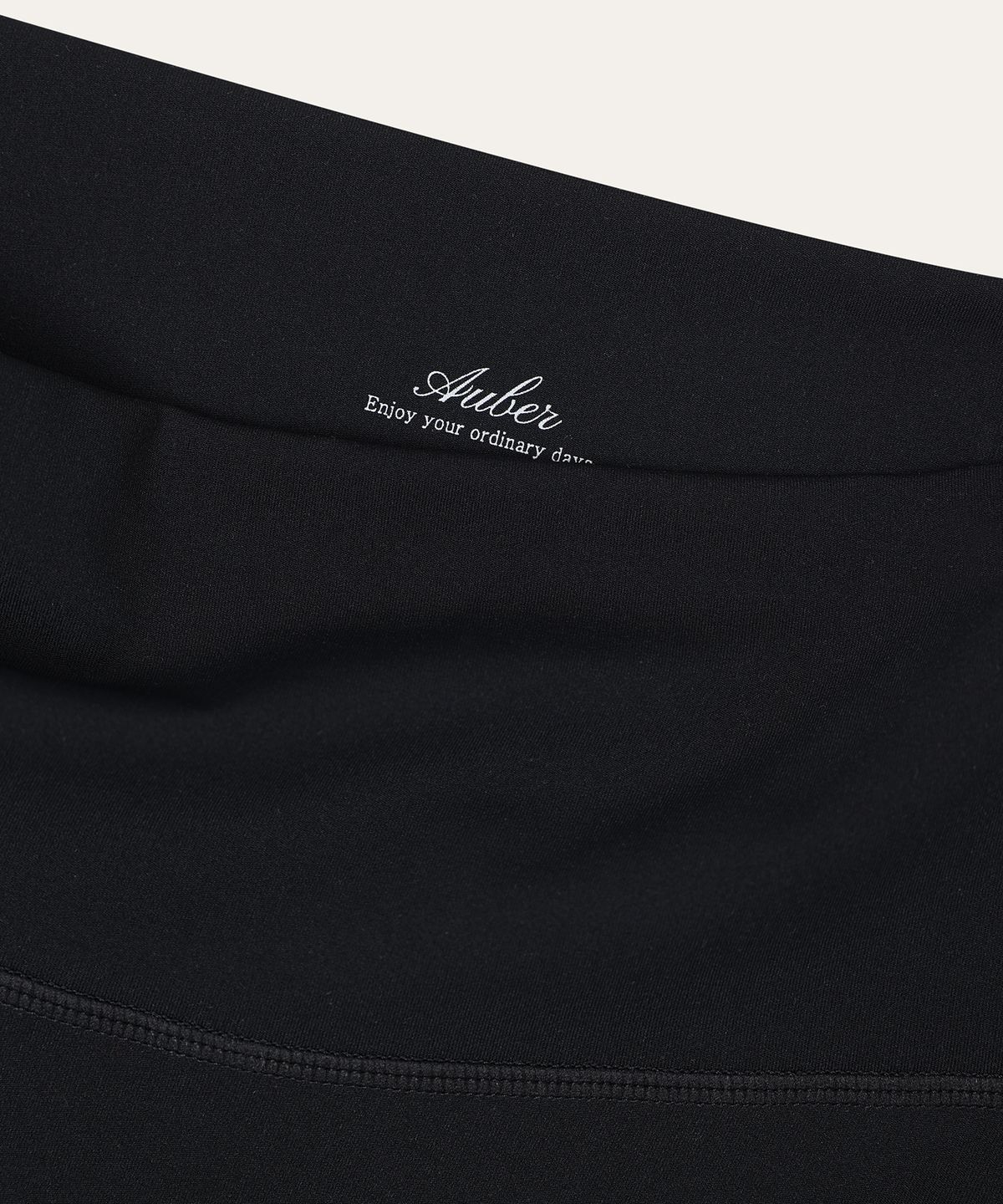 오베르(AUBER) Tension Capri Leggings - Black