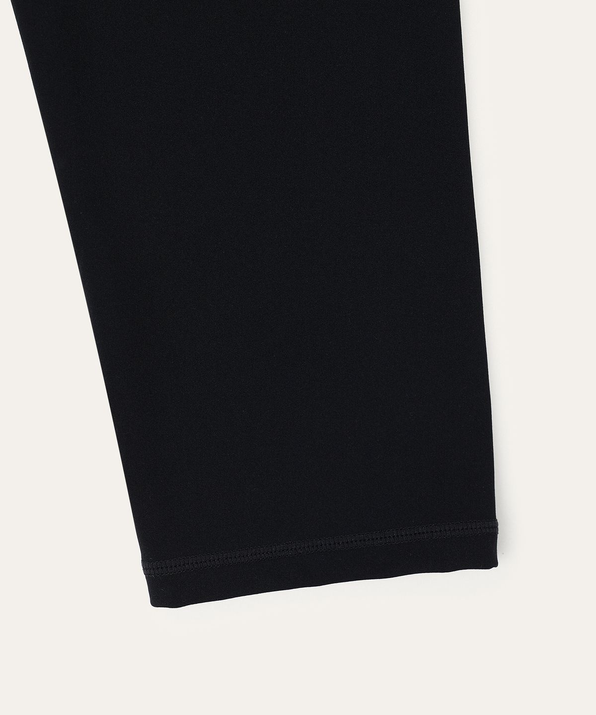 오베르(AUBER) Tension Capri Leggings - Black