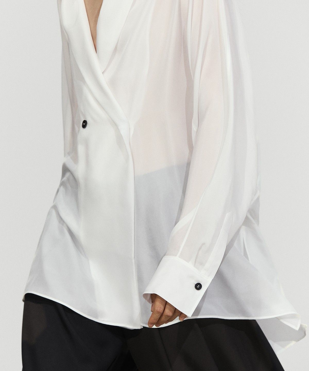마시모두띠(MASSIMO DUTTI) 100% 실크 턱시도 스타일 플루이드 기모노