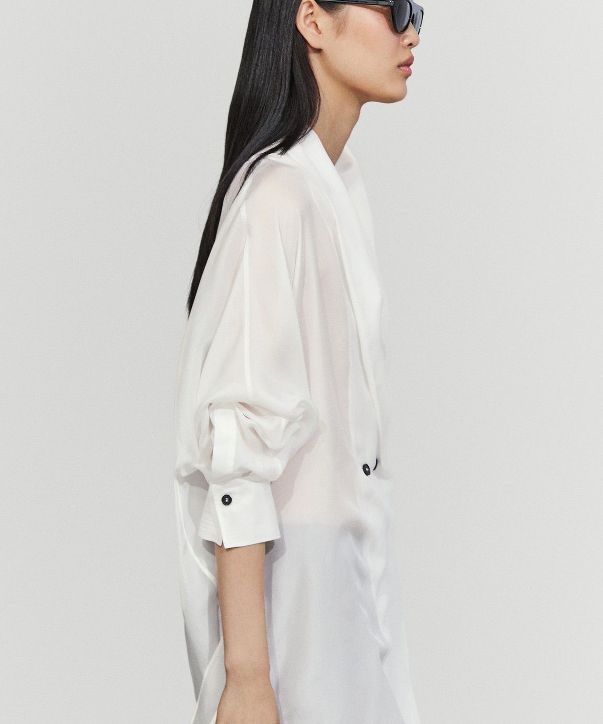 마시모두띠(MASSIMO DUTTI) 100% 실크 턱시도 스타일 플루이드 기모노