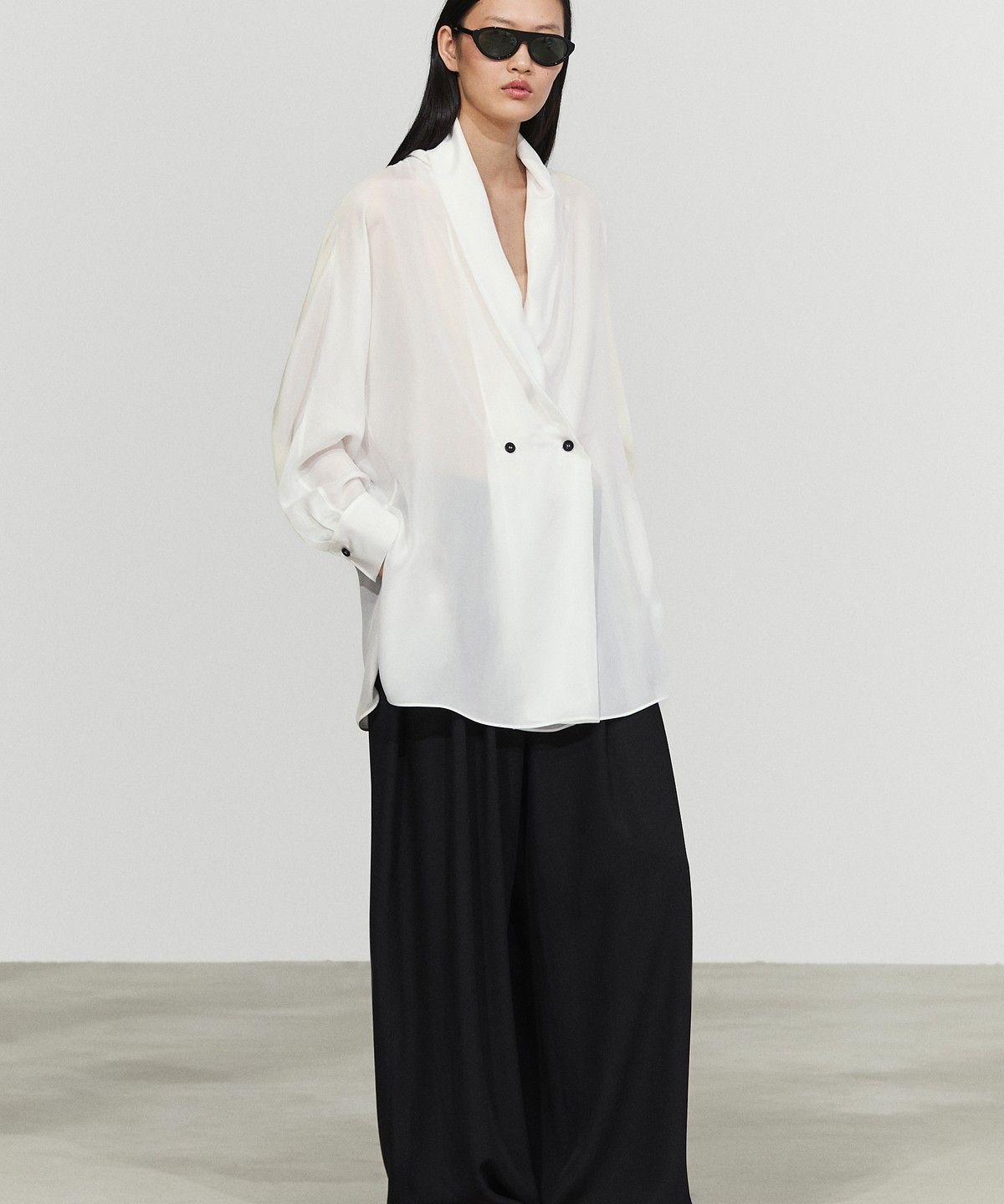 마시모두띠(MASSIMO DUTTI) 100% 실크 턱시도 스타일 플루이드 기모노