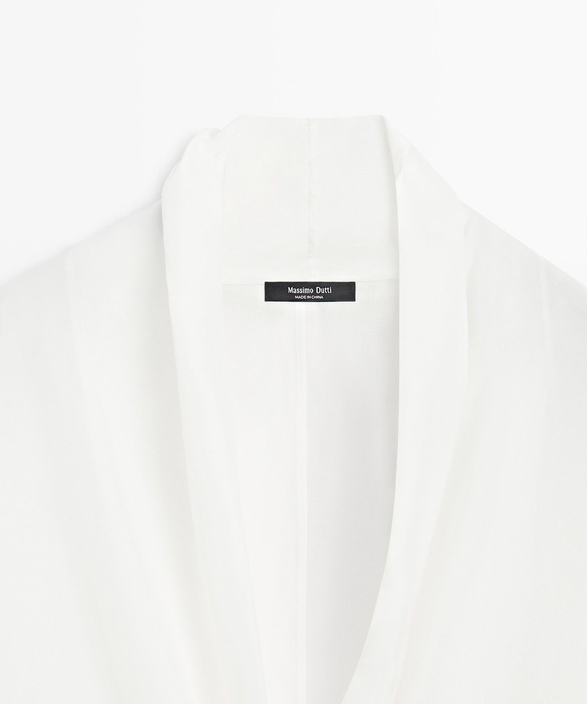 마시모두띠(MASSIMO DUTTI) 100% 실크 턱시도 스타일 플루이드 기모노