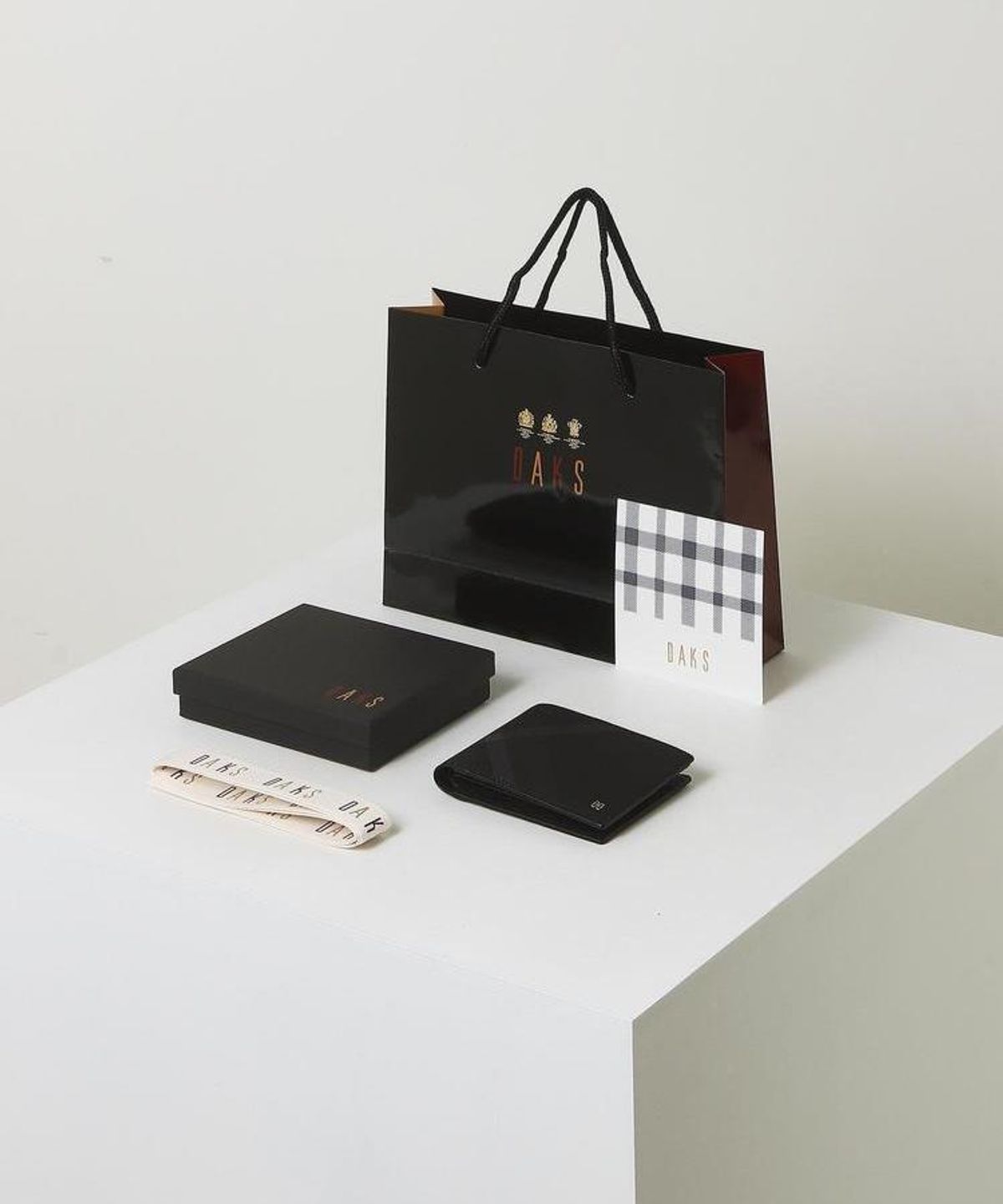닥스 남성 액세서리(DAKS MEN'S ACCESSORIES) 타탄 체크 블랙 가죽 반지갑 DBWA6F946BK