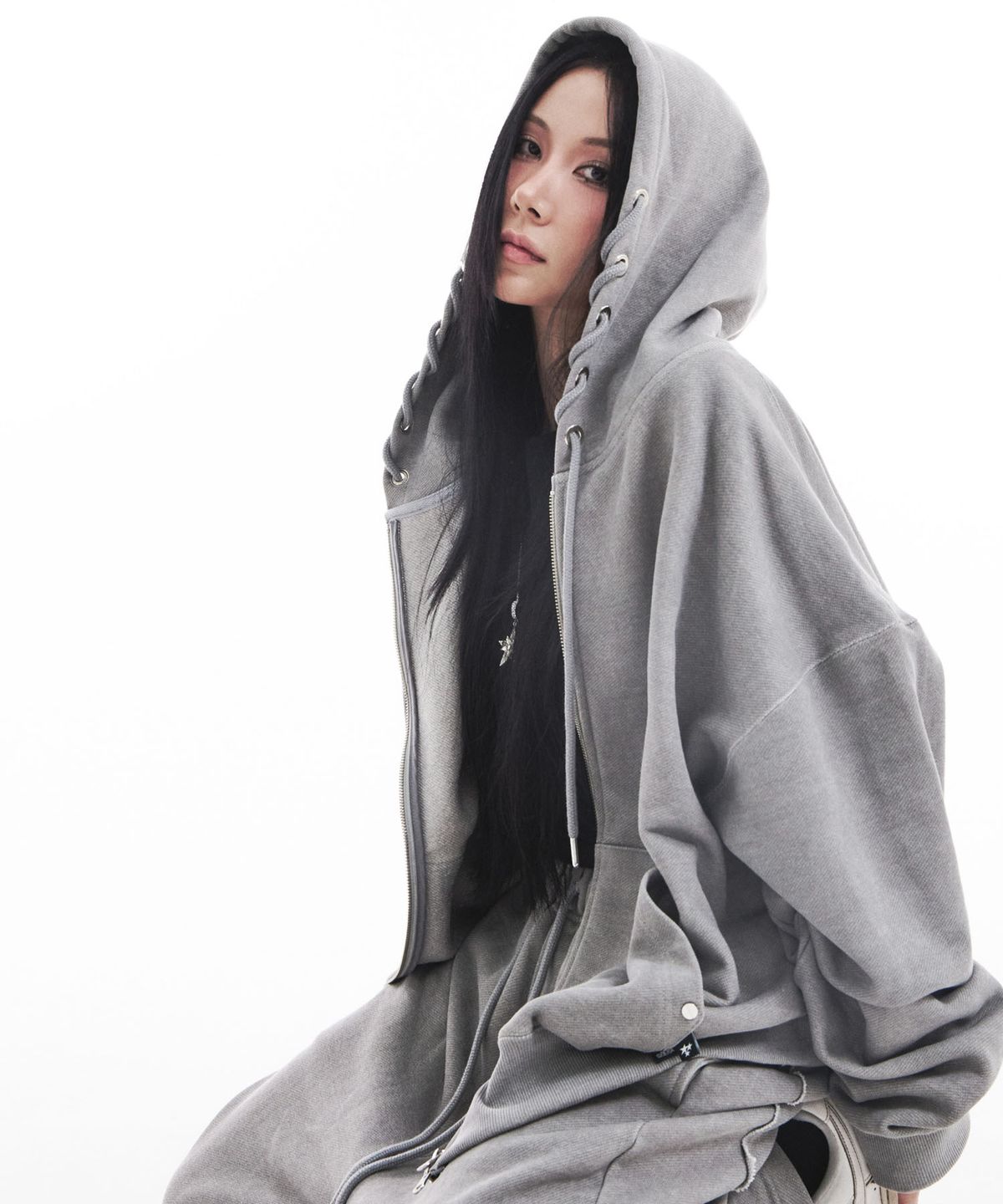 시데라(SIDERA) Eyelets Stone Hotfix Hoodie [Unisex/Gray]