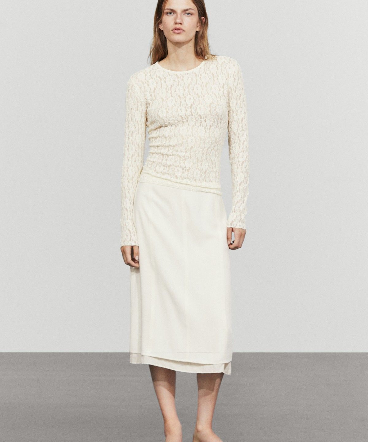 마시모두띠(MASSIMO DUTTI) 레이스 디테일 긴소매 티셔츠