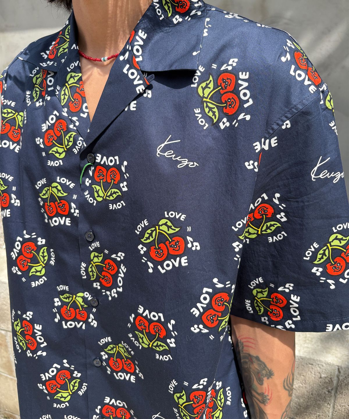 겐조(KENZO) 남성 CVD 겐조 러브스 하와이안 숏 슬리브 셔츠_K266AMIC01DBX