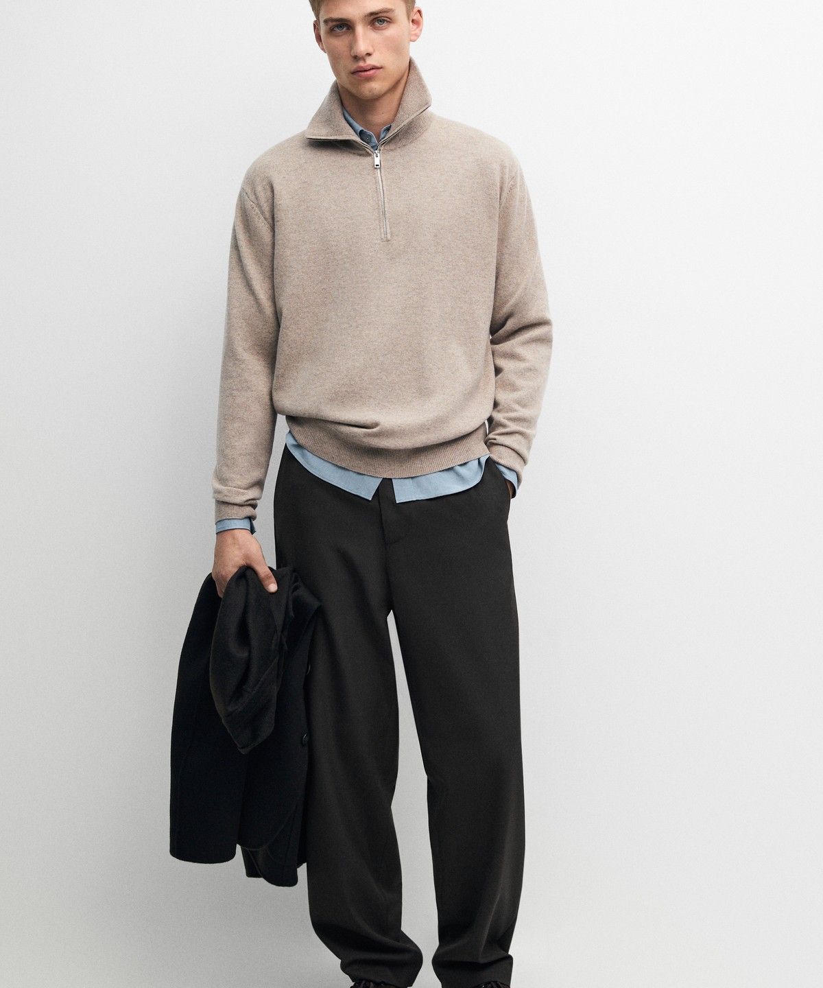 마시모두띠(MASSIMO DUTTI) 지퍼 디테일 모크넥 니트 스웨터