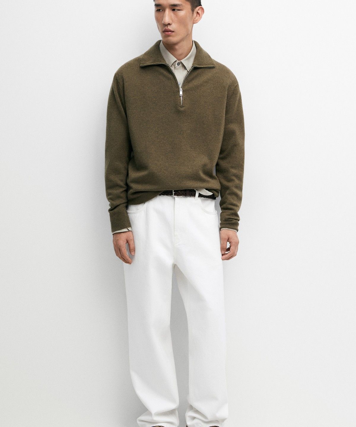 마시모두띠(MASSIMO DUTTI) 지퍼 디테일 모크넥 니트 스웨터