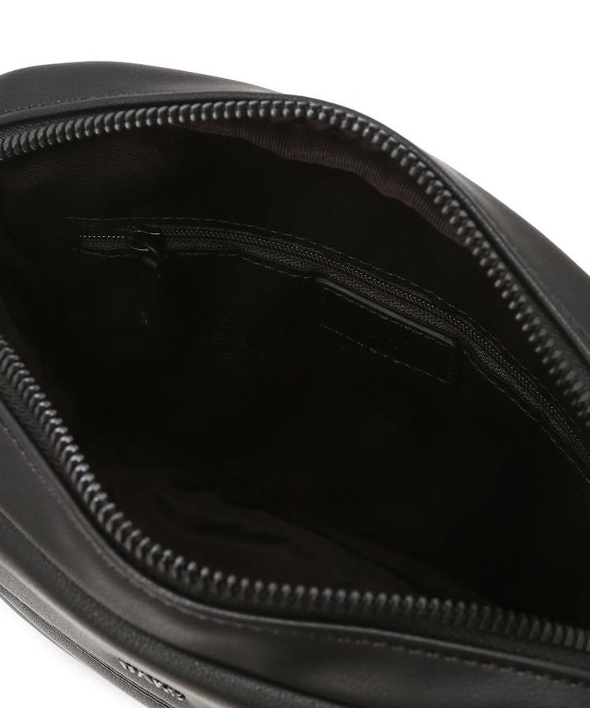닥스 남성 액세서리(DAKS MEN'S ACCESSORIES) 블랙 로고장식 가죽 크로스백 DBBA6F003BK