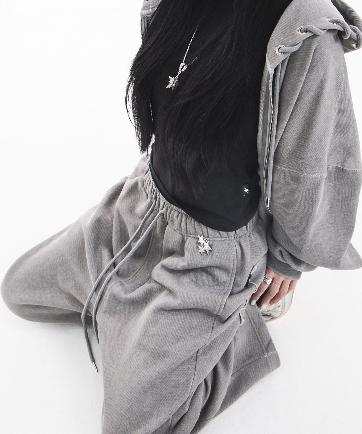 시데라(SIDERA) Eyelets Stone Hotfix Pants [Unisex/Gray]