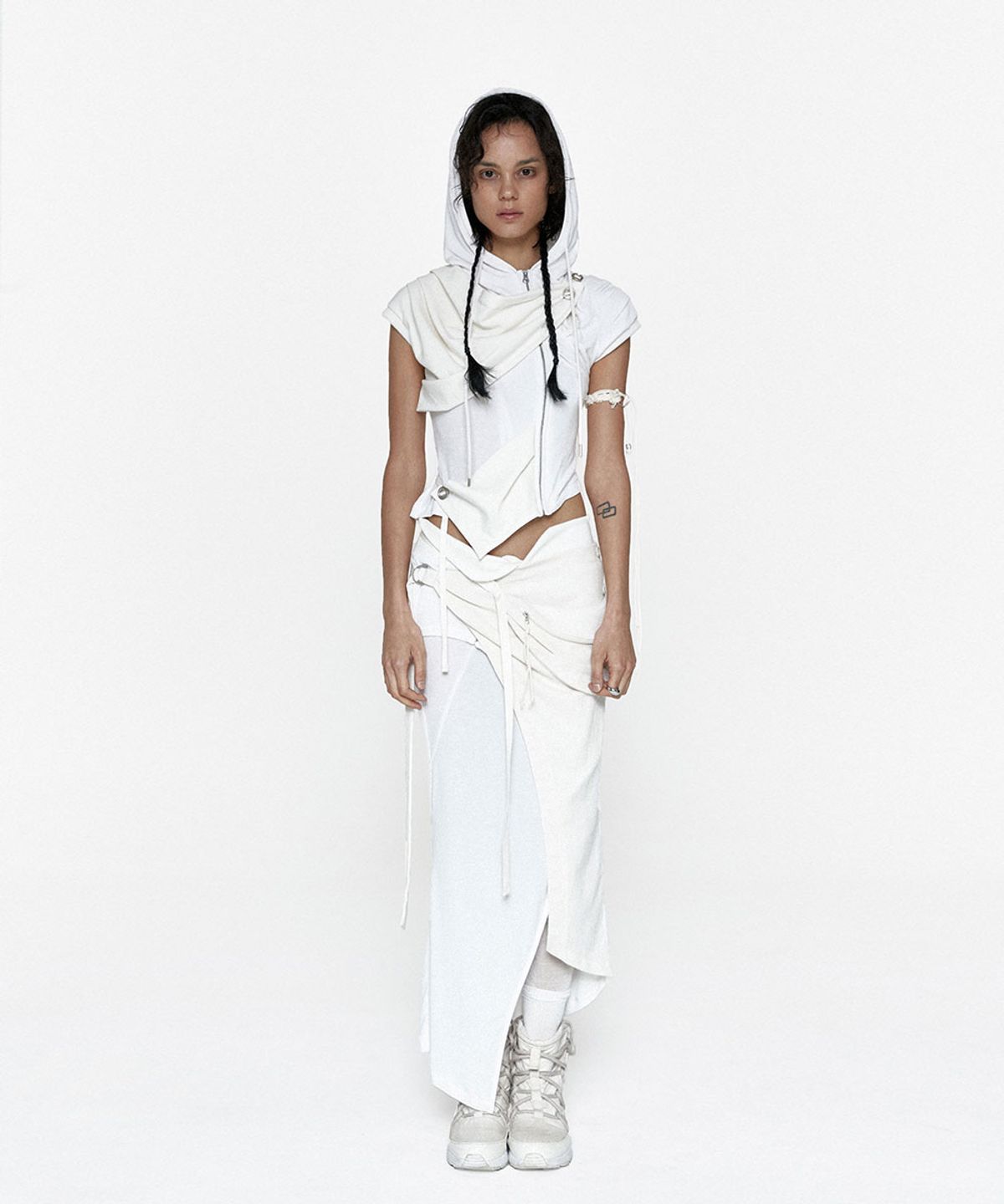 디프런티스(DIFFERENTIS) Drapery Hood Sleeve (IV)