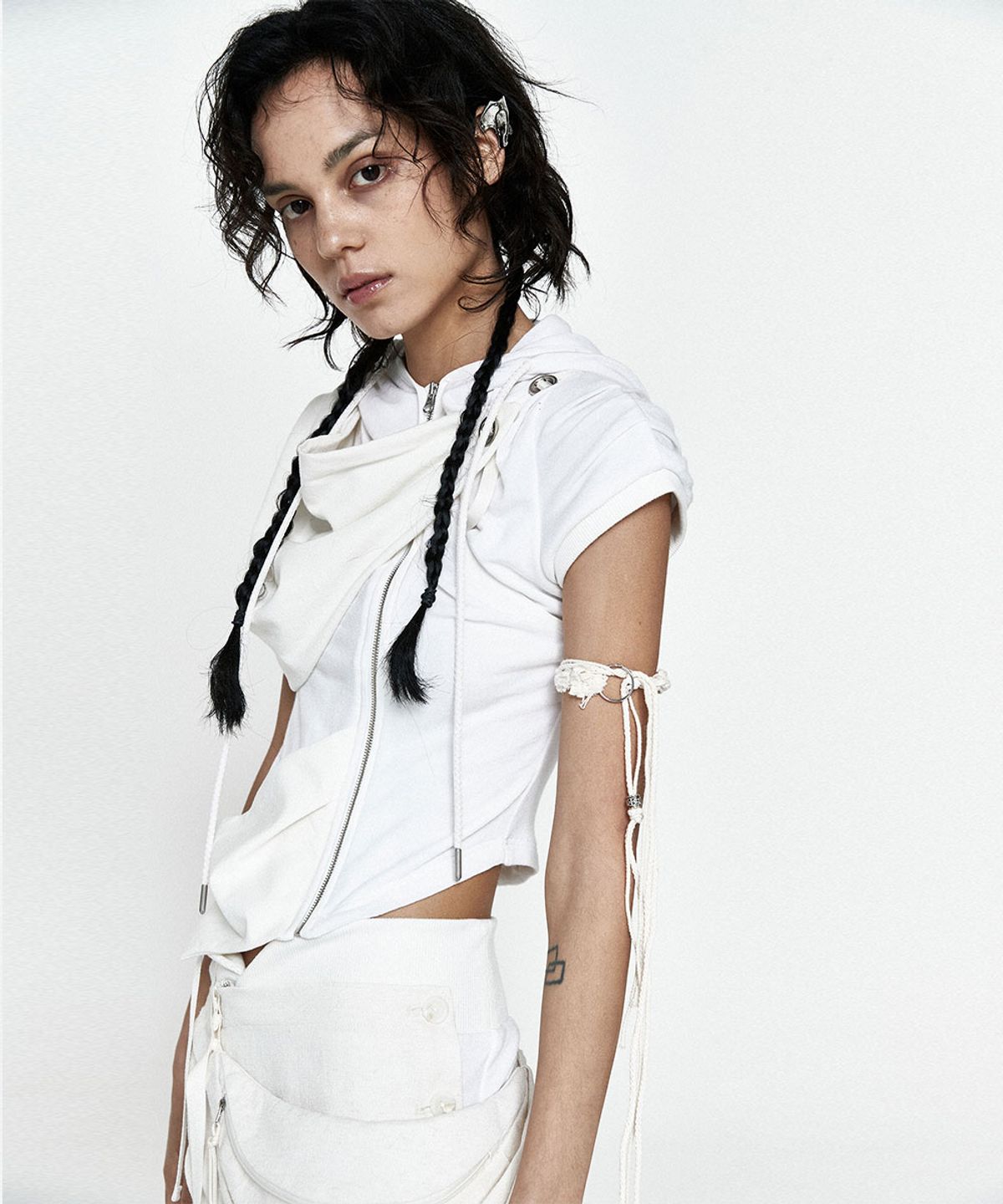 디프런티스(DIFFERENTIS) Drapery Hood Sleeve (IV)