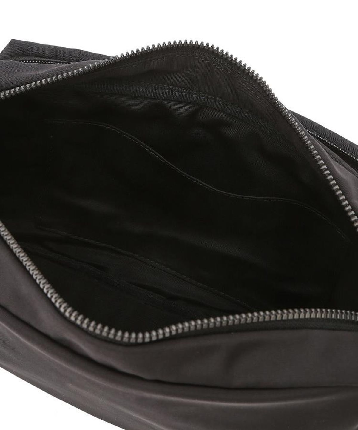 닥스 남성 액세서리(DAKS MEN'S ACCESSORIES) 블랙 로고장식 나일론혼방 크로스백 DBBA6FE20BK