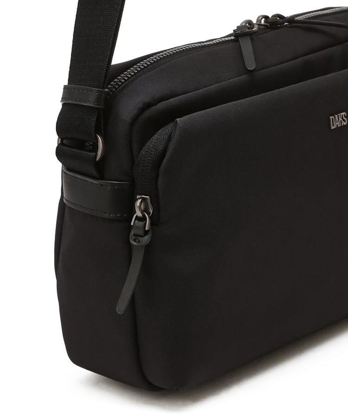 닥스 남성 액세서리(DAKS MEN'S ACCESSORIES) 블랙 로고장식 나일론혼방 크로스백 DBBA6FE20BK