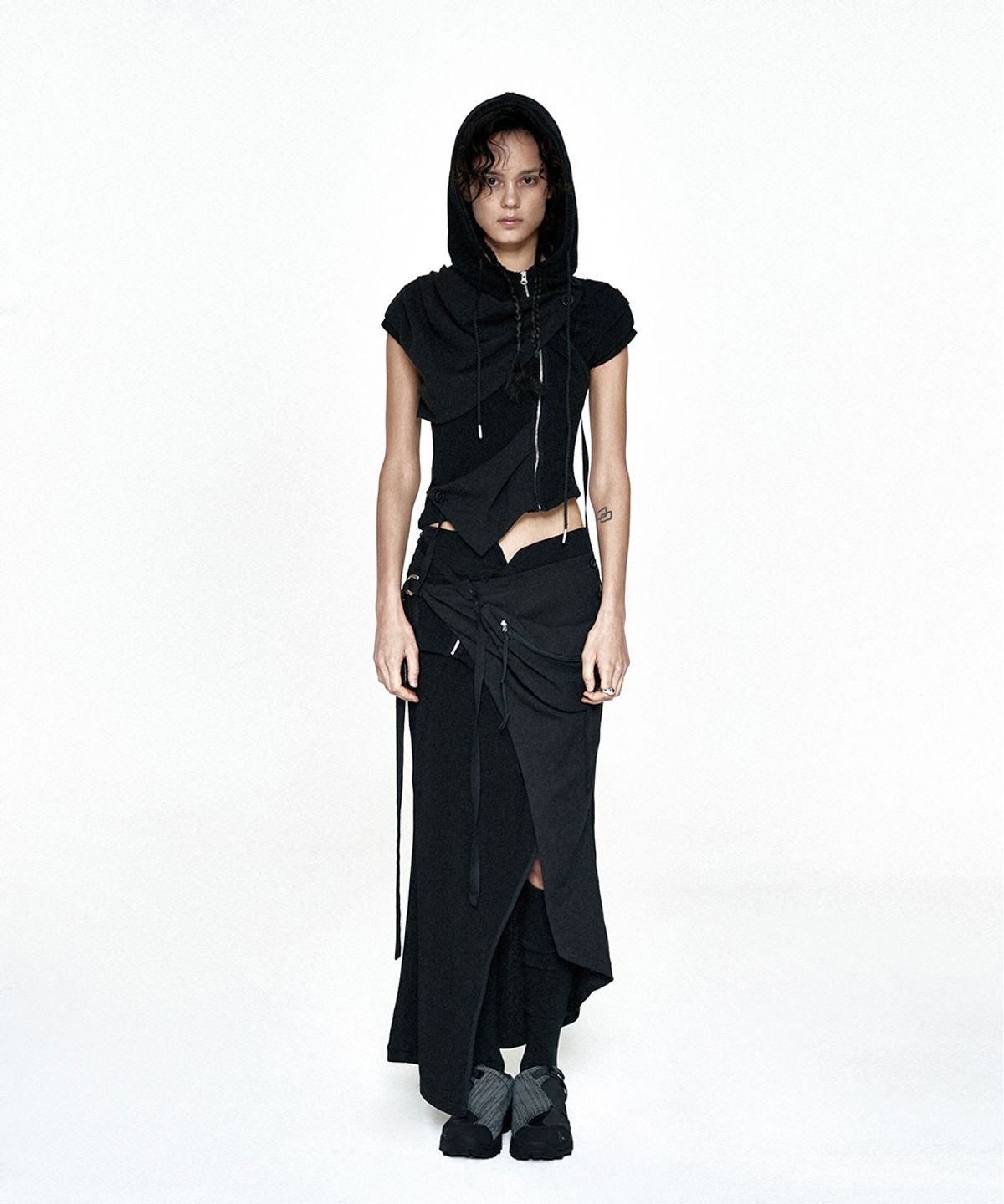 디프런티스(DIFFERENTIS) Drapery Hood Sleeve (BK)