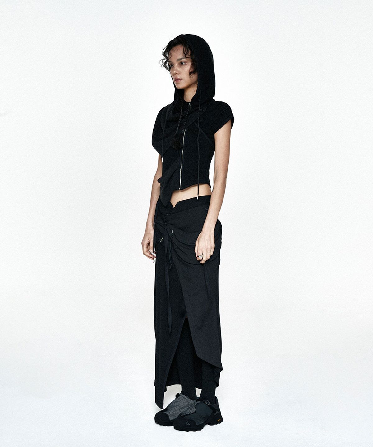 디프런티스(DIFFERENTIS) Drapery Hood Sleeve (BK)