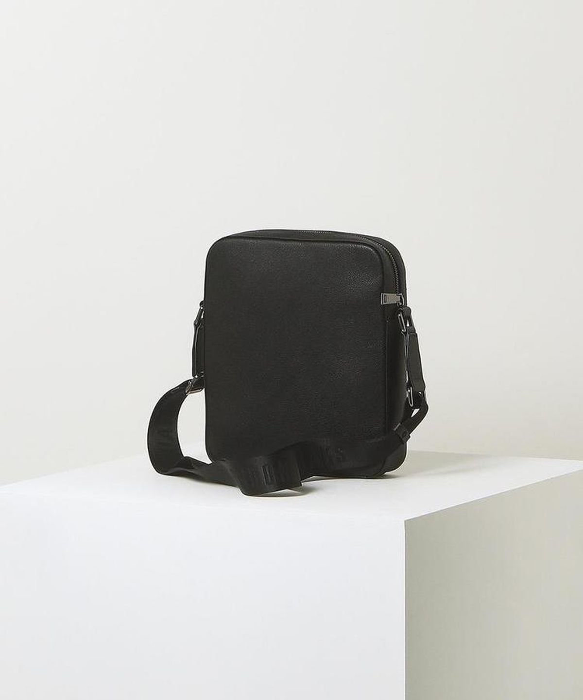 닥스 남성 액세서리(DAKS MEN'S ACCESSORIES) 블랙 하우스 체크 소가죽 크로스백 DBBA6F309BK