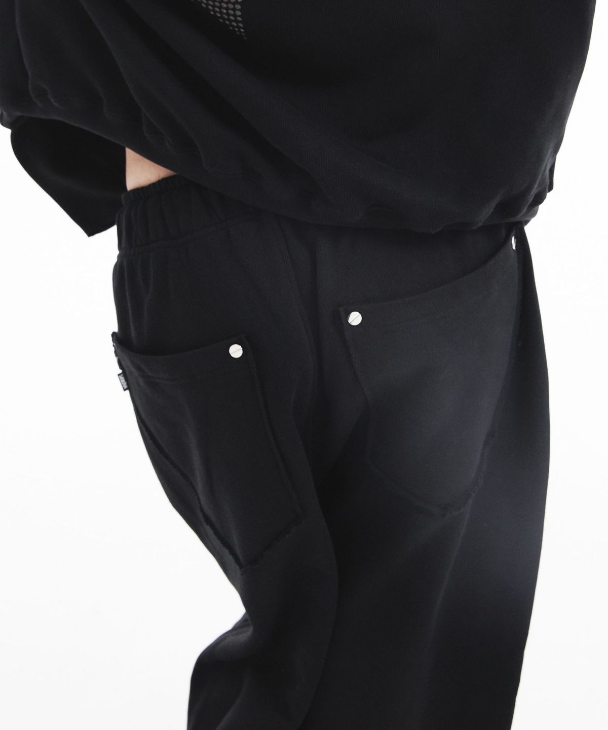 시데라(SIDERA) Eyelets Stone Hotfix Pants [Unisex/Black]