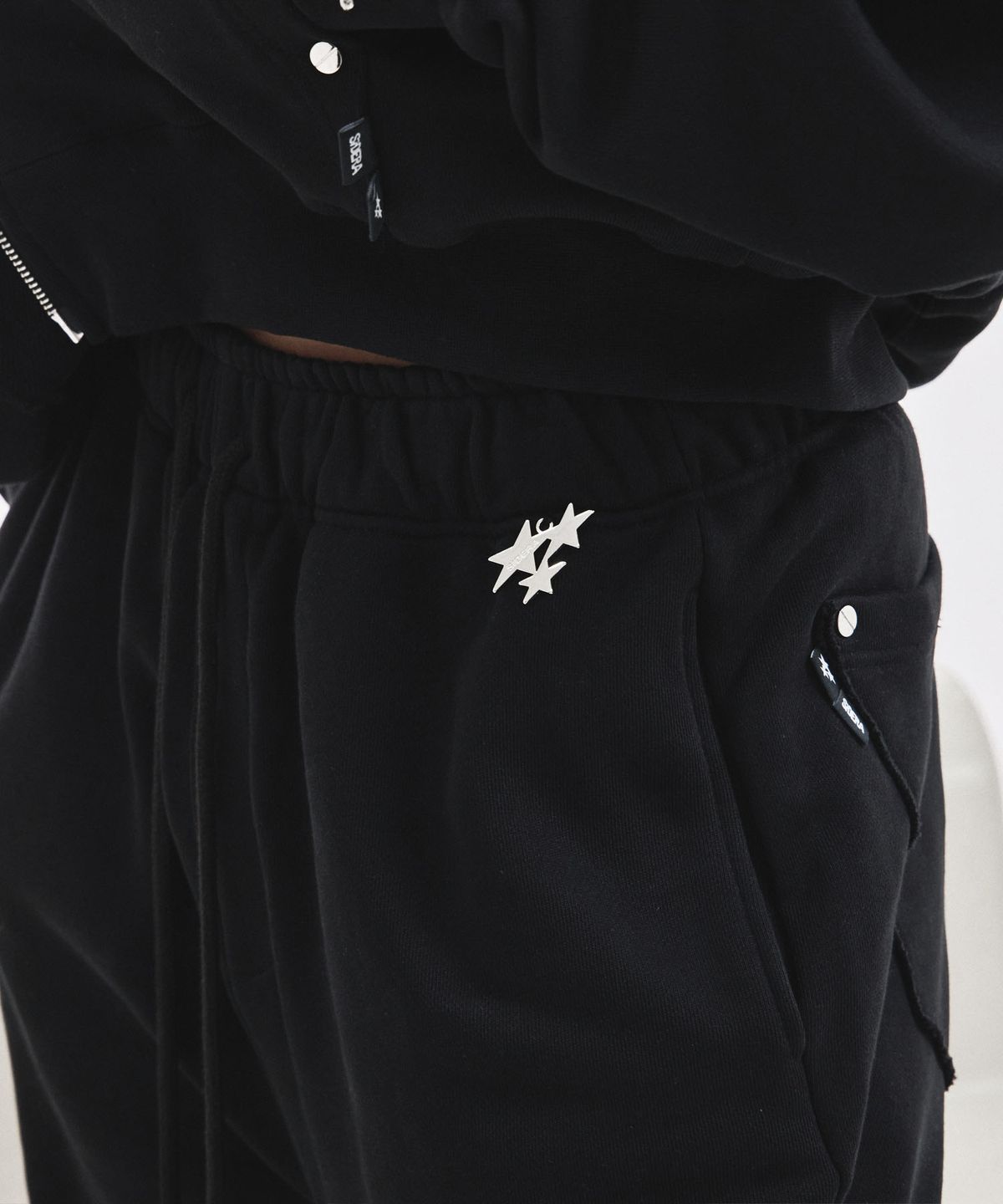 시데라(SIDERA) Eyelets Stone Hotfix Pants [Unisex/Black]