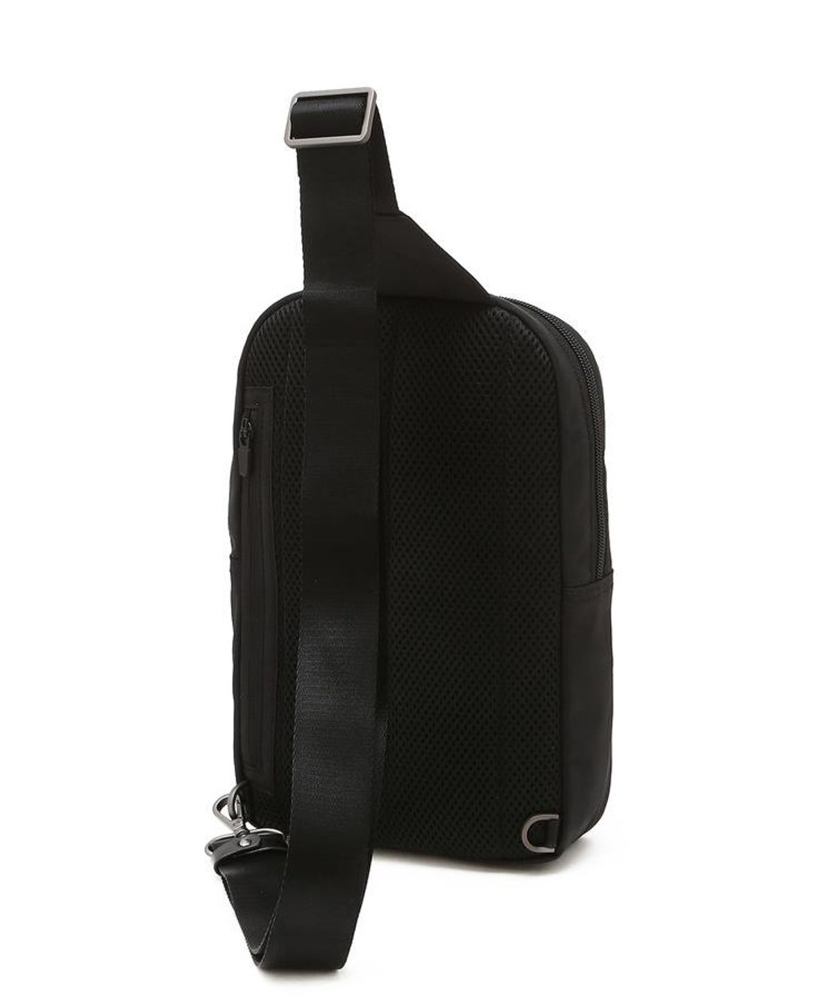 닥스 남성 액세서리(DAKS MEN'S ACCESSORIES) 블랙 로고장식 가죽 슬링백 DBBA6F010BK