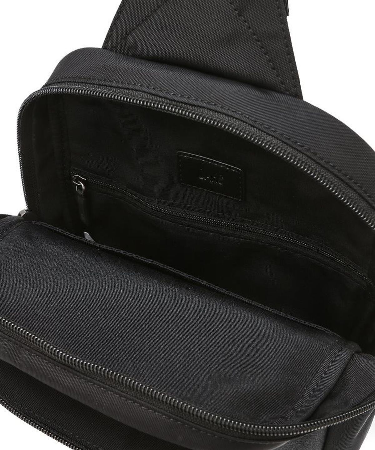 닥스 남성 액세서리(DAKS MEN'S ACCESSORIES) 블랙 로고장식 가죽 슬링백 DBBA6F010BK