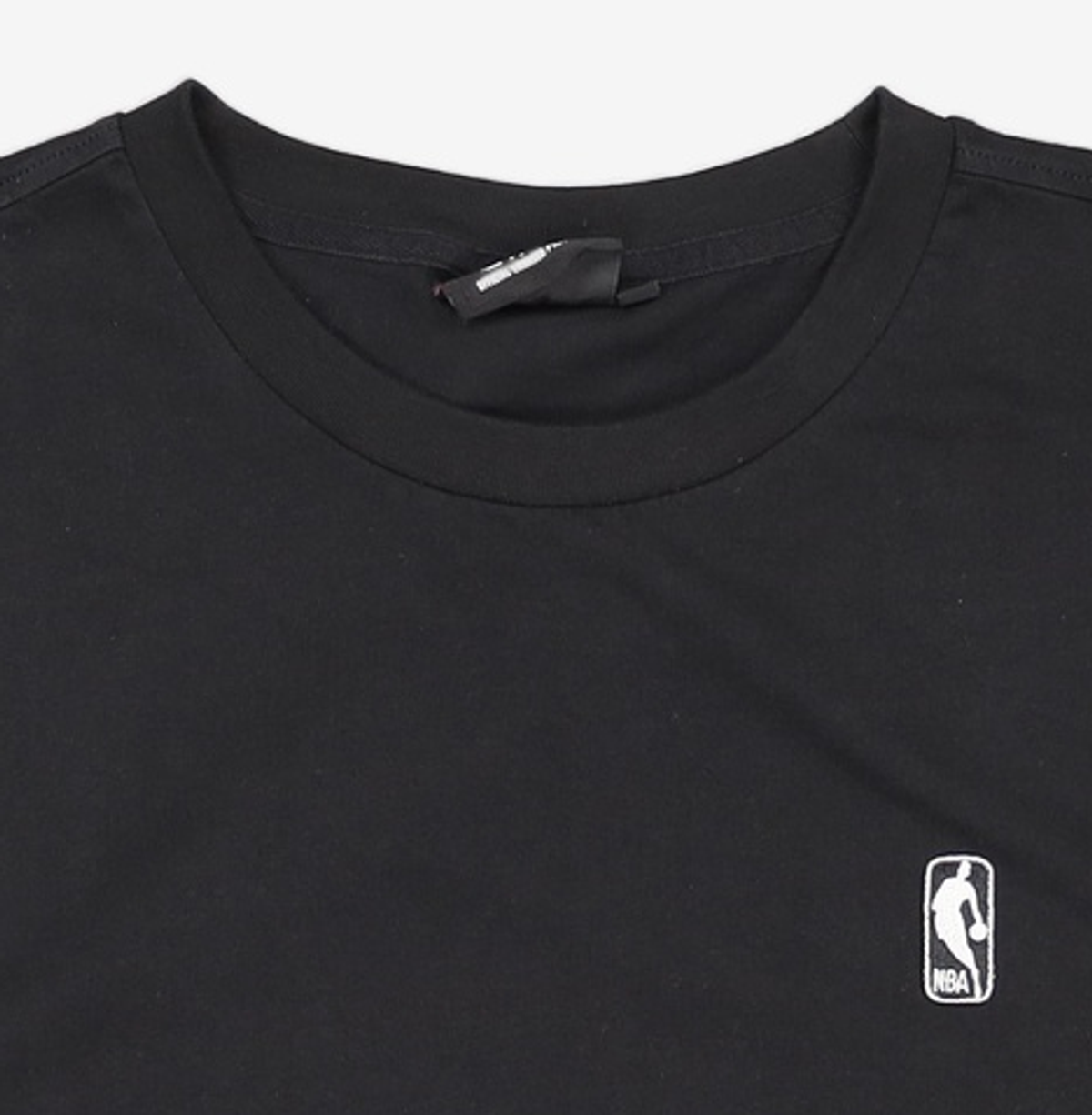 엔비에이(NBA) 에센셜 스몰 로고맨 반팔 티셔츠(N242TS952P) 블랙 XXL