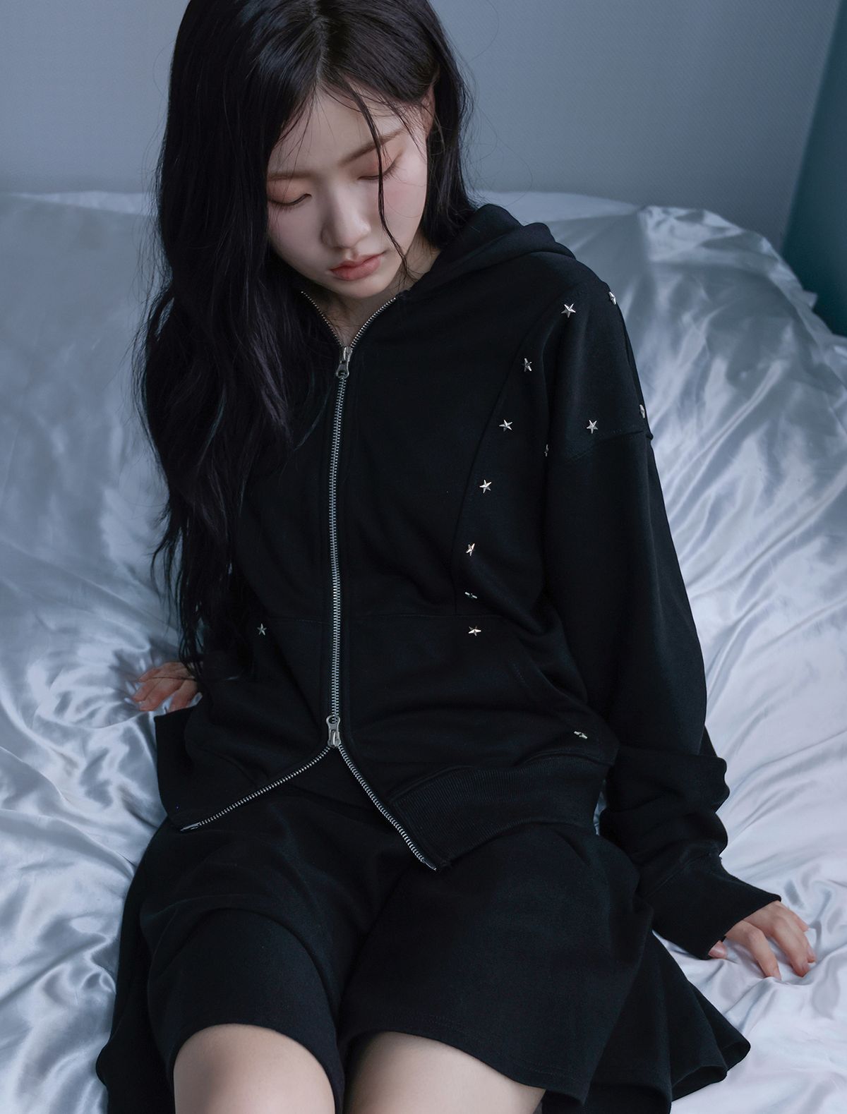 루프(LOOXP) 스타 리벳 절개라인 후드집업  블랙