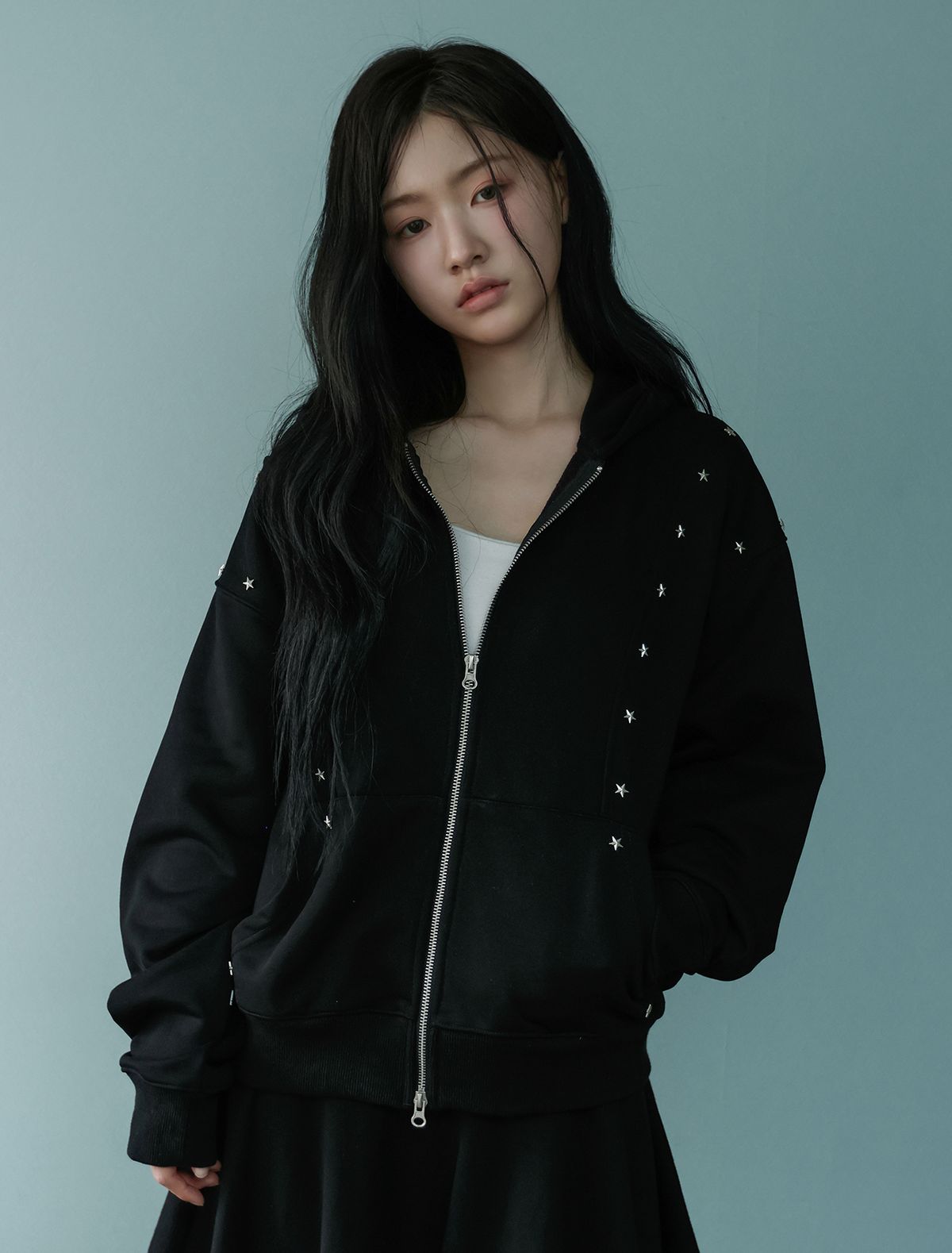 루프(LOOXP) 스타 리벳 절개라인 후드집업  블랙