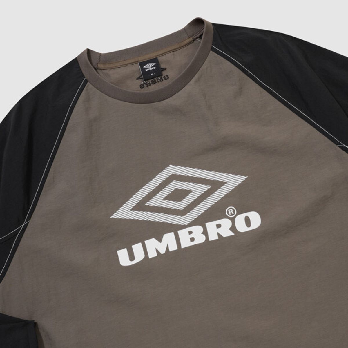 엄브로(UMBRO) 크리스피 타슬란 긴팔 피스테 브라운 UR324CWT92