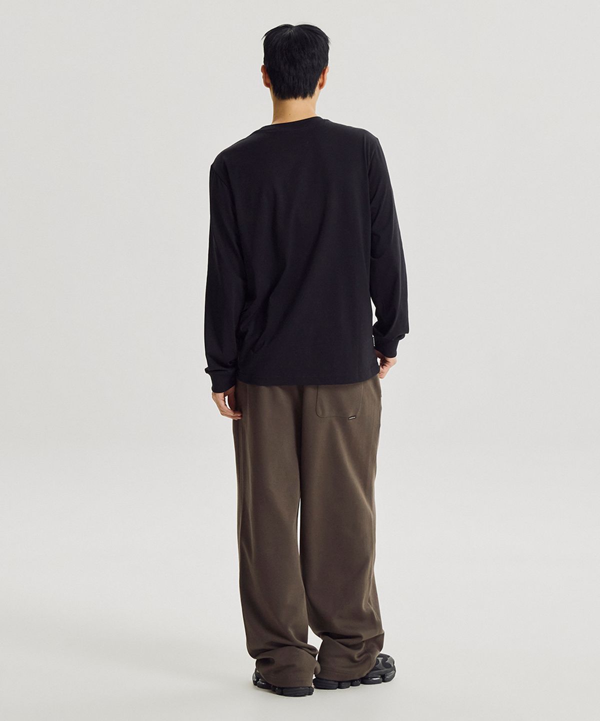 뉴발란스(NEW BALANCE) NBNDG31803 / UNI 에센셜 클래식 긴팔티 (BLACK)