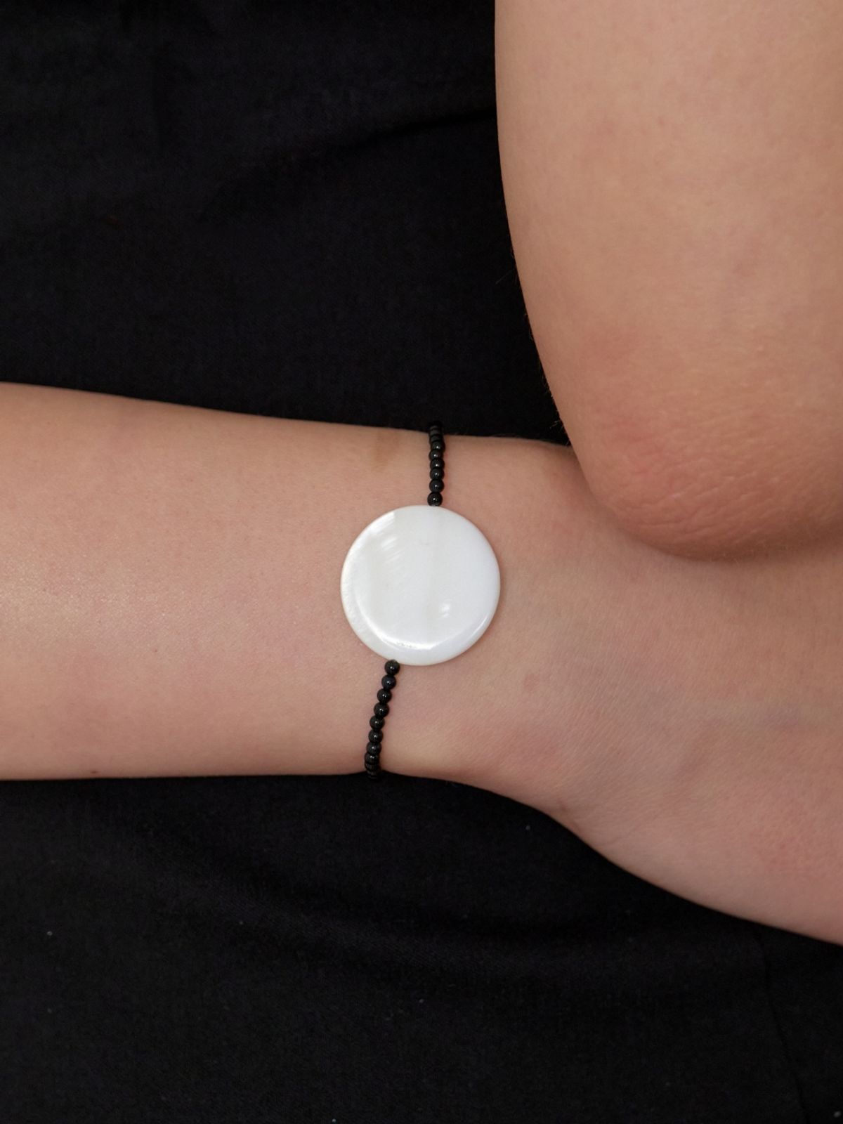 러브미몬스터(LOVE ME MONSTER) Moon Pearl Onyx Bracelet (L262MBC010)