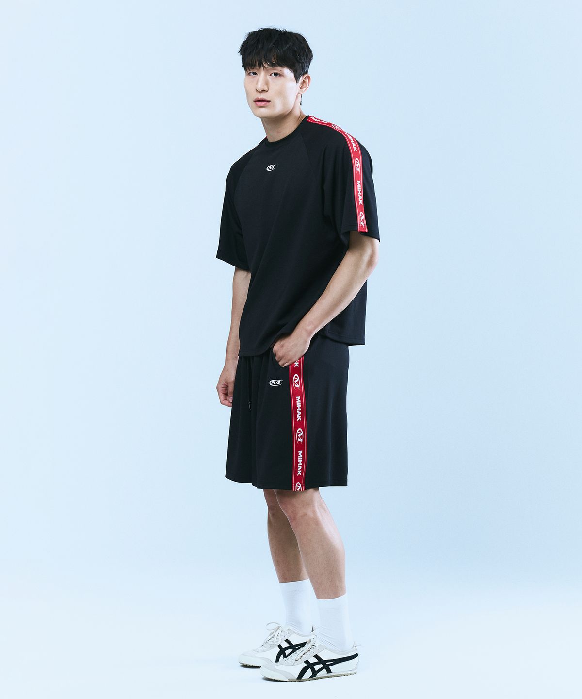 미학(MIHAK) 레터링 테이프 트랙 하프팬츠 (BLACK)