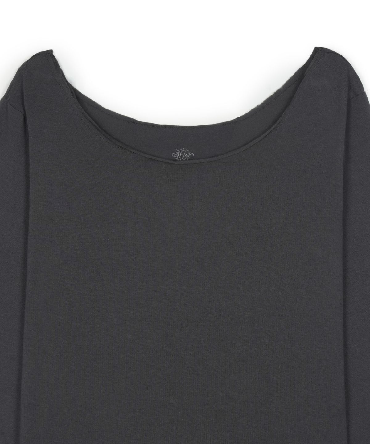 구보(GUVO) Off-Shoulder L/S Tee, Chacoal