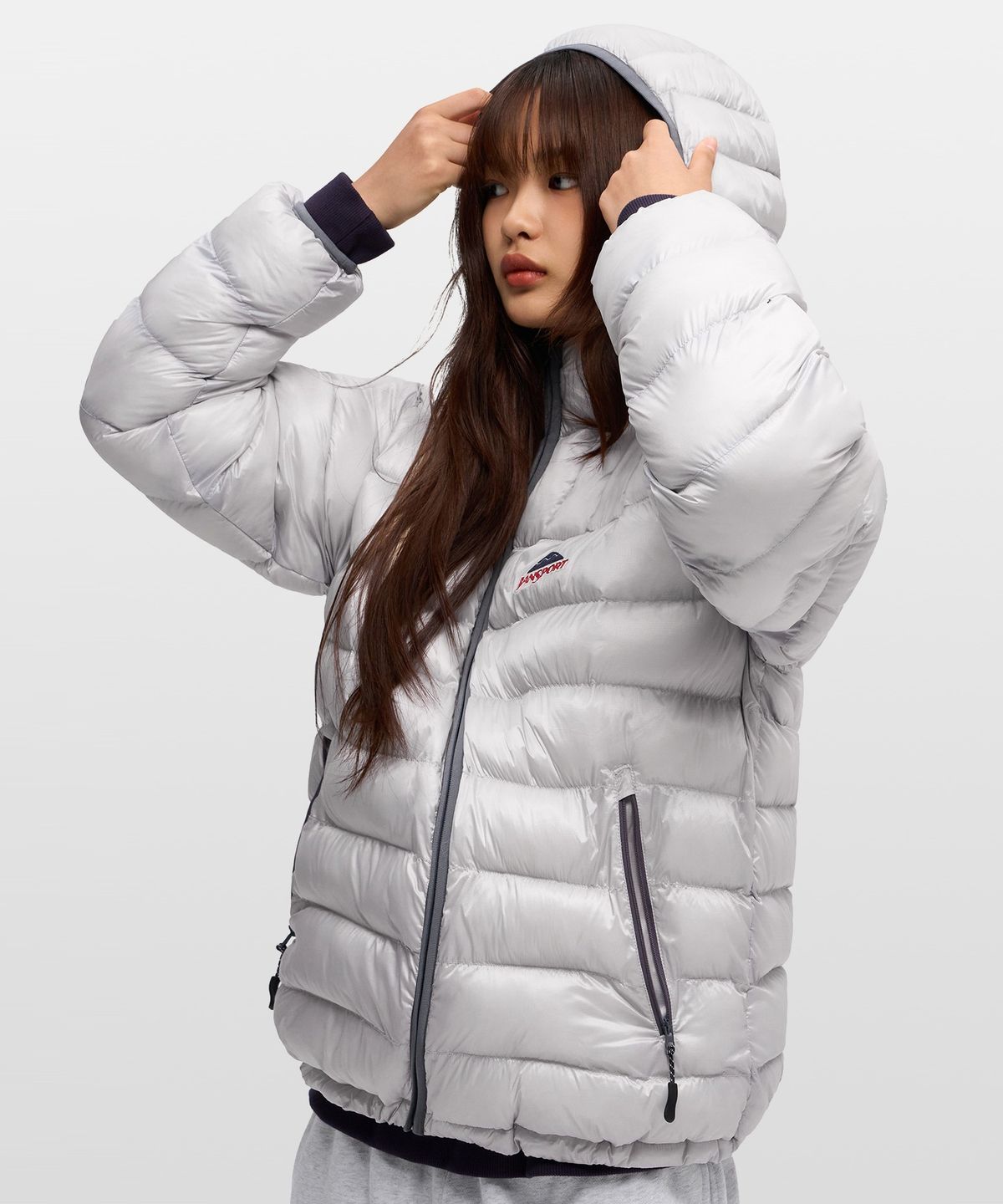 잔스포츠(JANSPORT) 베이직 로고 경량 패딩 LIGHT GREY