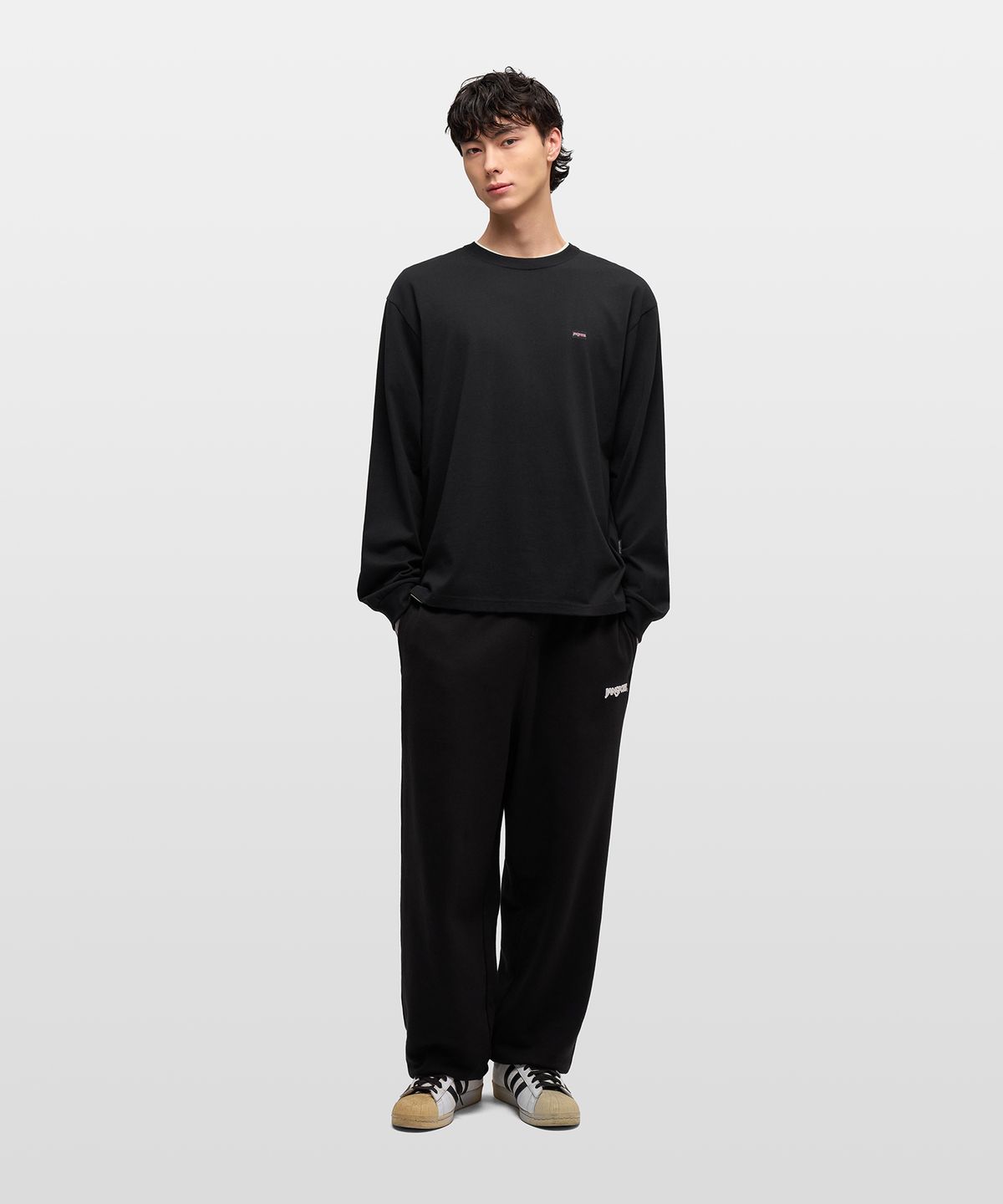 잔스포츠(JANSPORT) 박스 로고 롱슬리브 BLACK