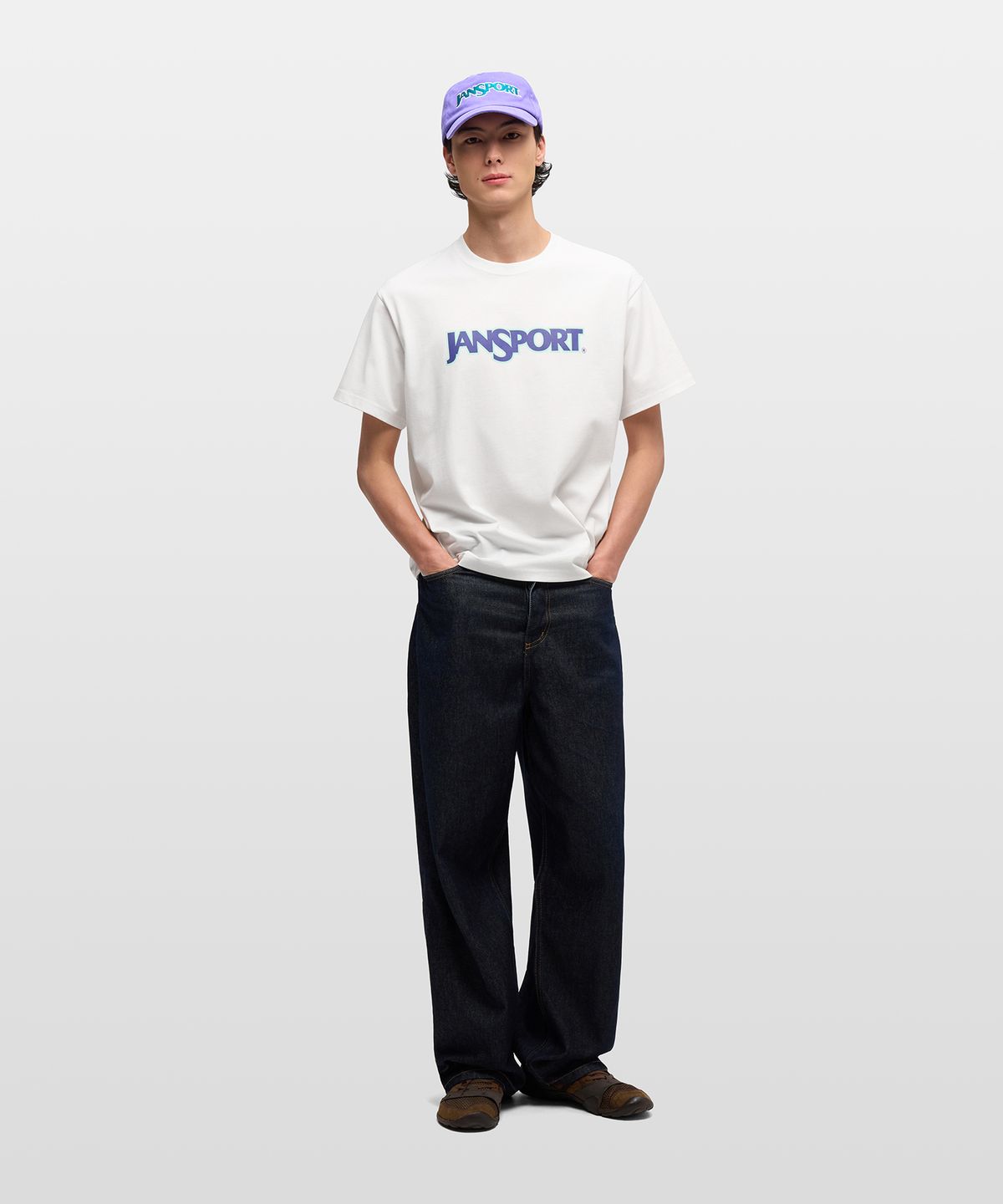 잔스포츠(JANSPORT) 베이직 로고 티셔츠 WHITE