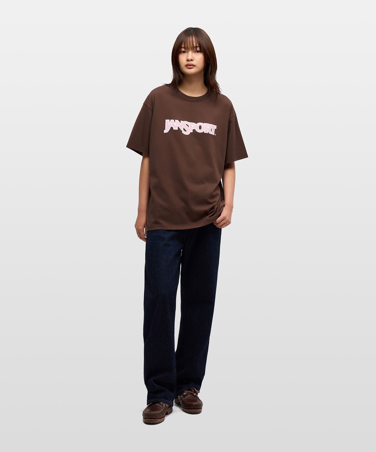 잔스포츠(JANSPORT) 베이직 로고 티셔츠 BROWN