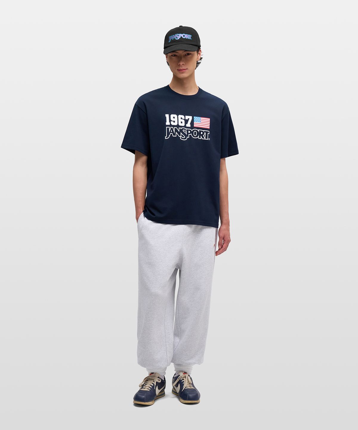 잔스포츠(JANSPORT) 그래픽 로고 티셔츠 NAVY
