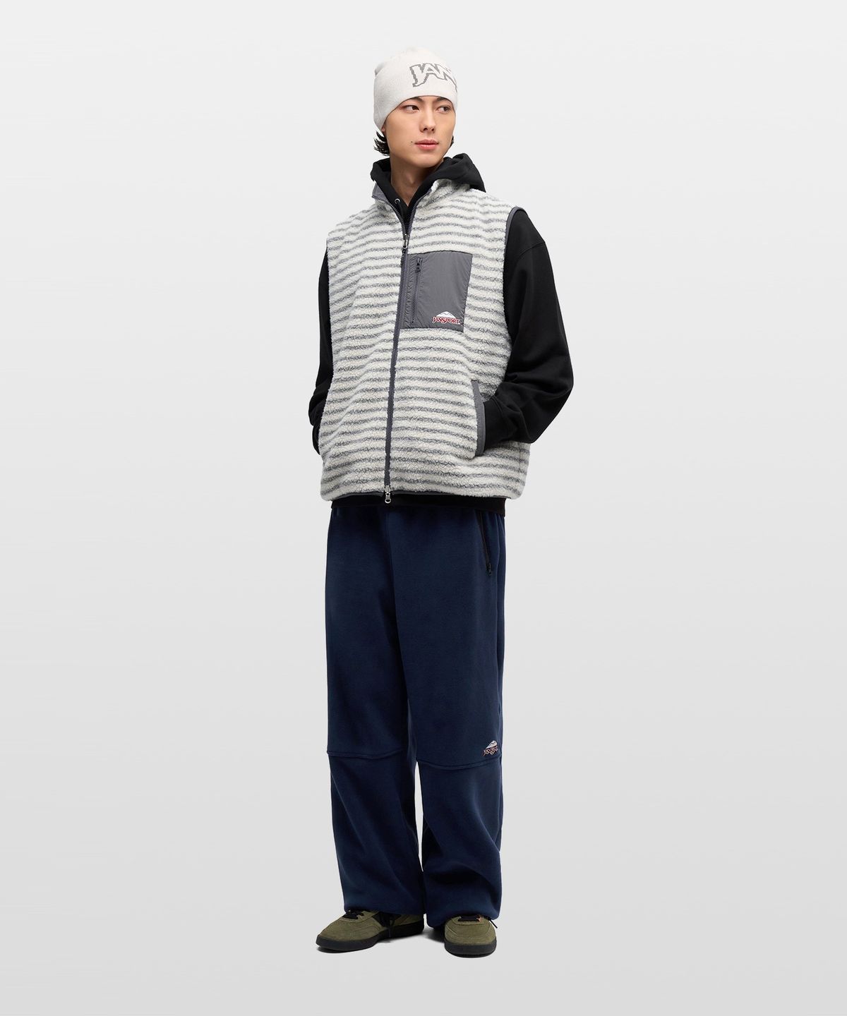 잔스포츠(JANSPORT) 로고 플리스 팬츠 NAVY