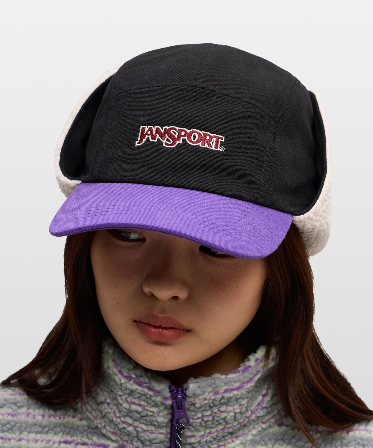 잔스포츠(JANSPORT) 베이직 로고 이어머프 캡 PURPLE