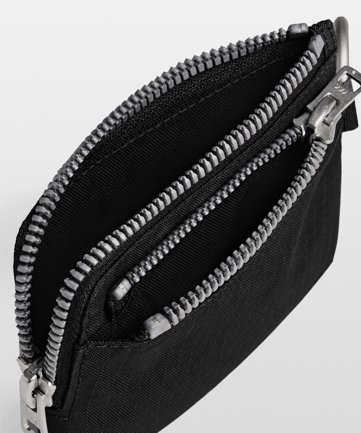 잔스포츠(JANSPORT) 베이직 로고 파우치 키링 BLACK