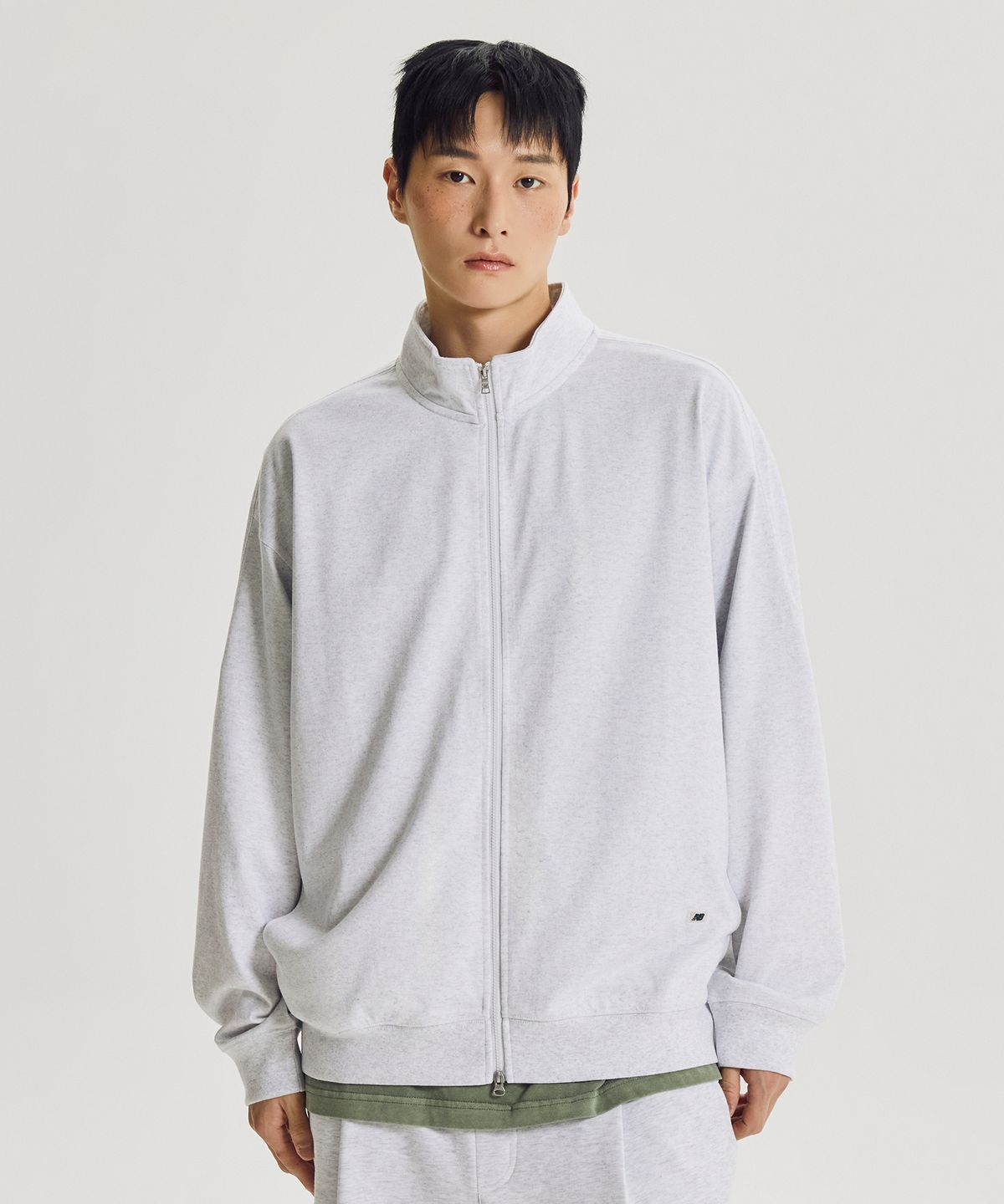 뉴발란스(NEW BALANCE) NBMDG31803 / UNI 에센셜 헤리티지 경량 스텐드넥 집업 (A/GRAY)