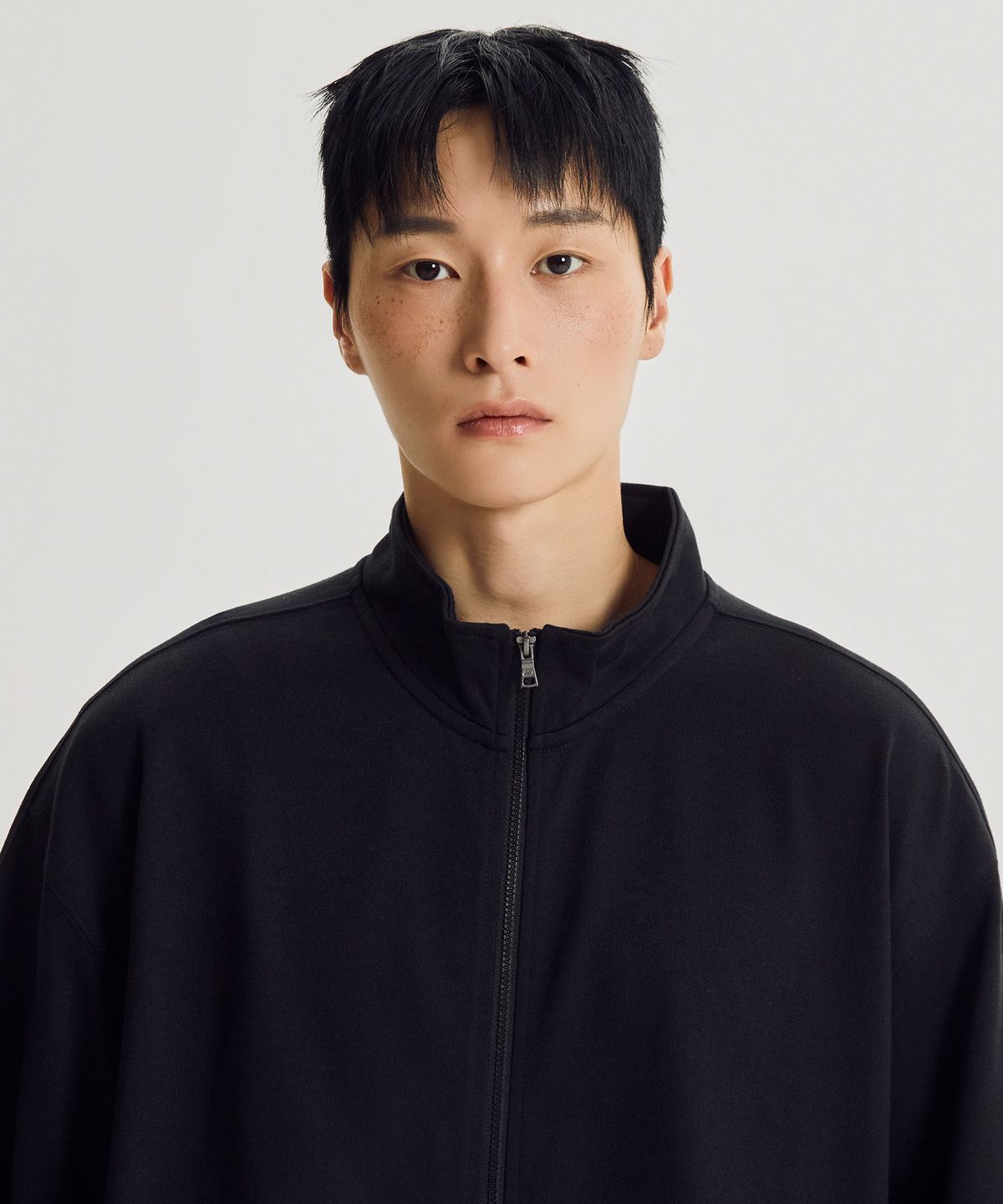 뉴발란스(NEW BALANCE) NBMDG31803 / UNI 에센셜 헤리티지 경량 스텐드넥 집업 (BLACK)