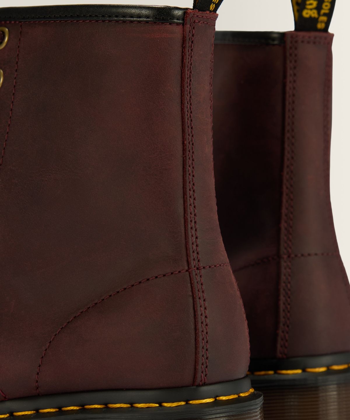 닥터마틴(DR.MARTENS) 1460 8홀 부츠 - 체리 레드 크레이지 홀스 / 11822609