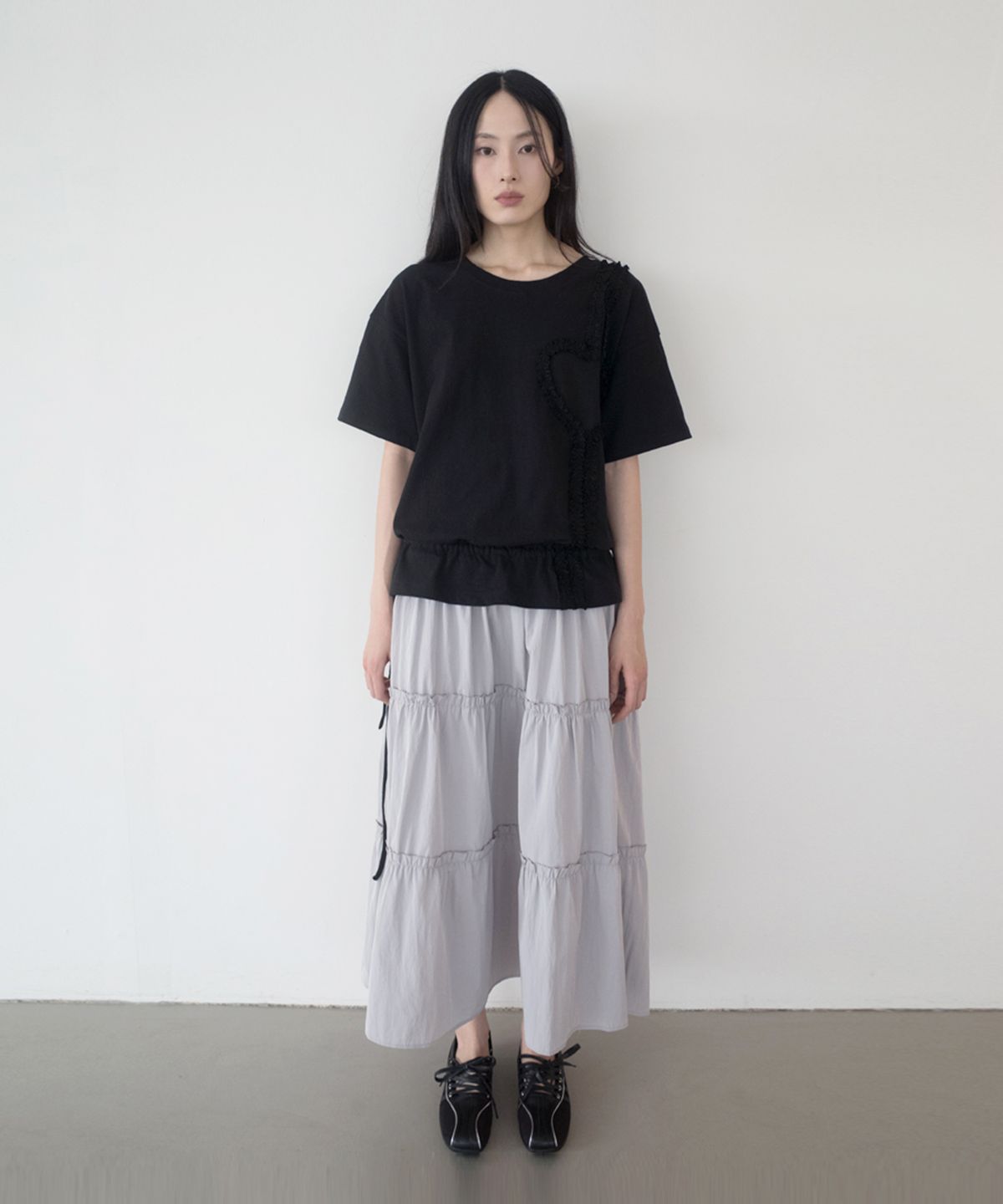 아이불(AYVUL) 하트 레이스 러플 오버핏 반팔티, 블랙