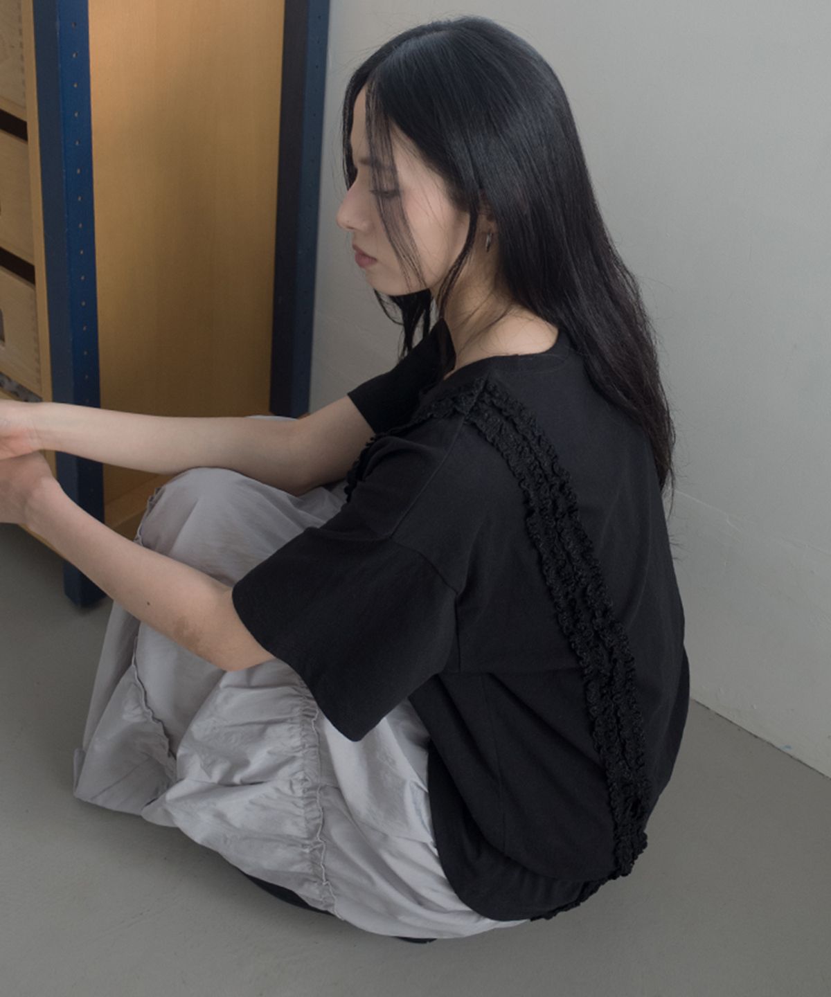 아이불(AYVUL) 하트 레이스 러플 오버핏 반팔티, 블랙