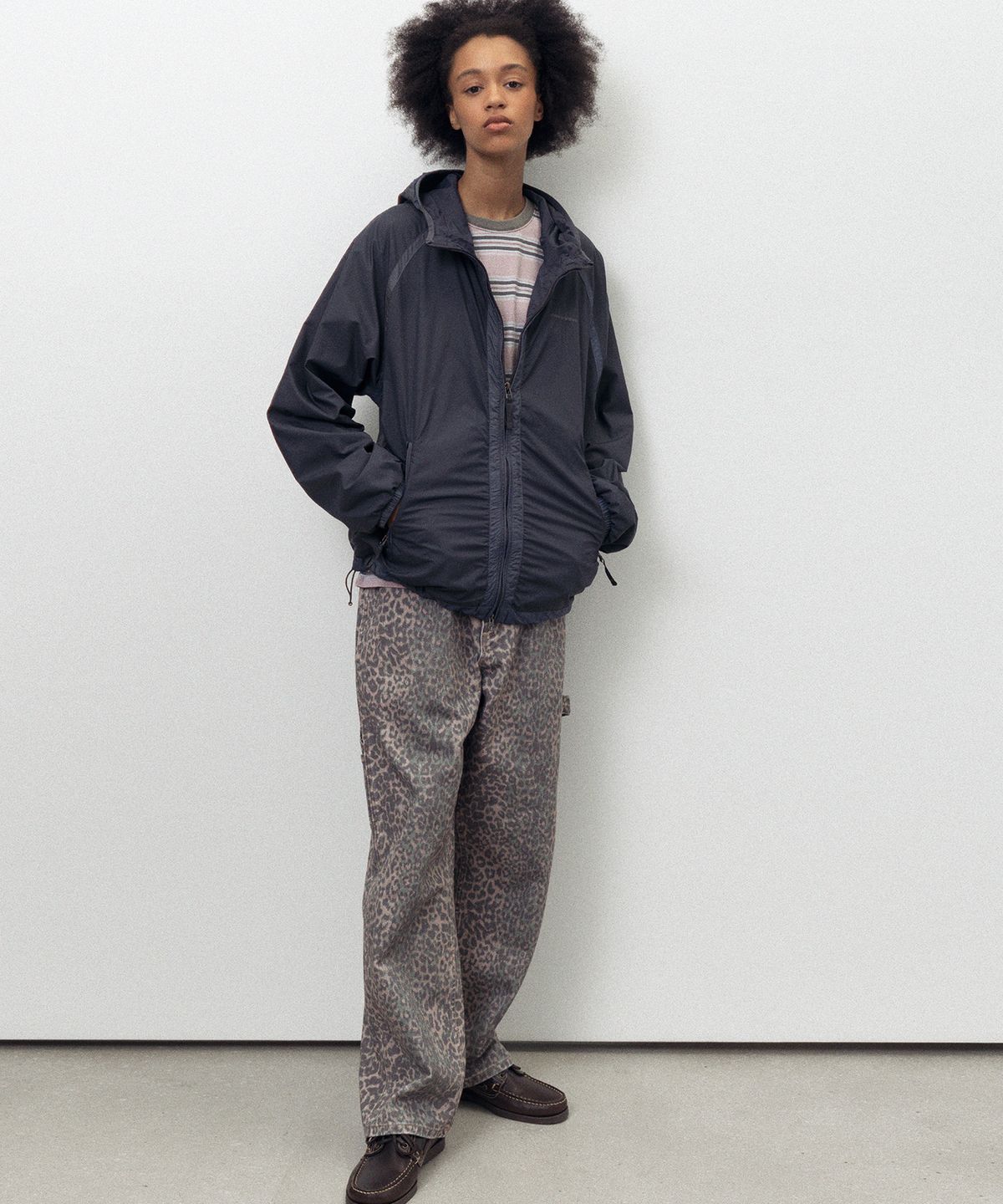 디스이즈네버댓(THISISNEVERTHAT) PERTEX® SP-Logo Windbreaker Reverse Navy