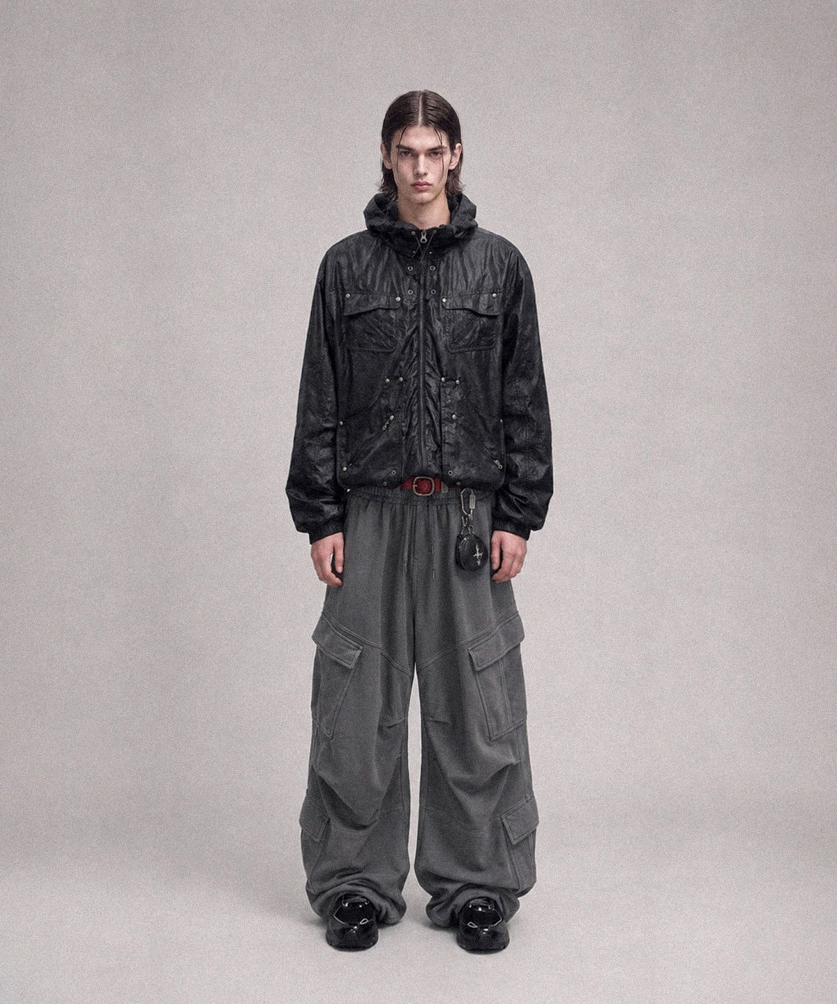 낫포너드(NOT4NERD) Diagonal Panel Dart Cargo Sweat Pants - Charcoal