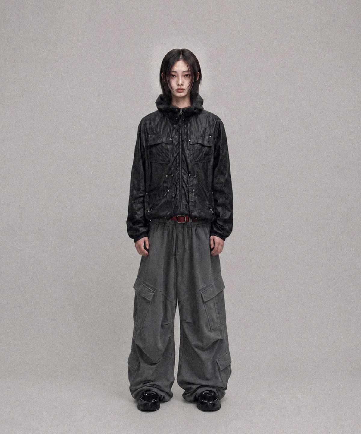 낫포너드(NOT4NERD) Diagonal Panel Dart Cargo Sweat Pants - Charcoal